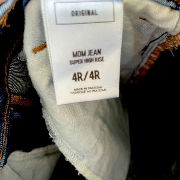 Express Mom Jean - Picture 4 of 4